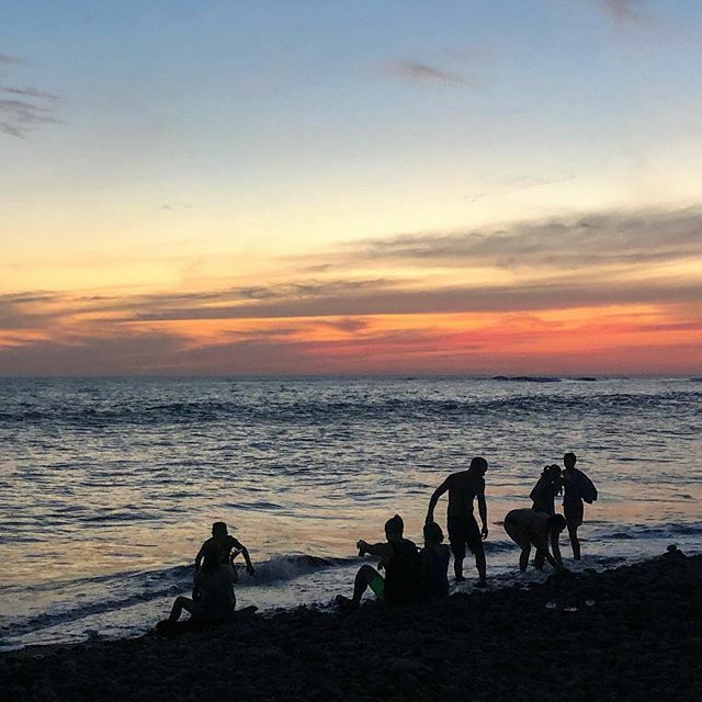 kerrykinney's tweet photo. Last sunset of 2019. #helicoptermom #surf #surfer #elsalvador🇸🇻 #travel #travelling #traveller #travelgram https://t.co/oHnPUYsU1j https://t.co/3IBEIs7c8Q