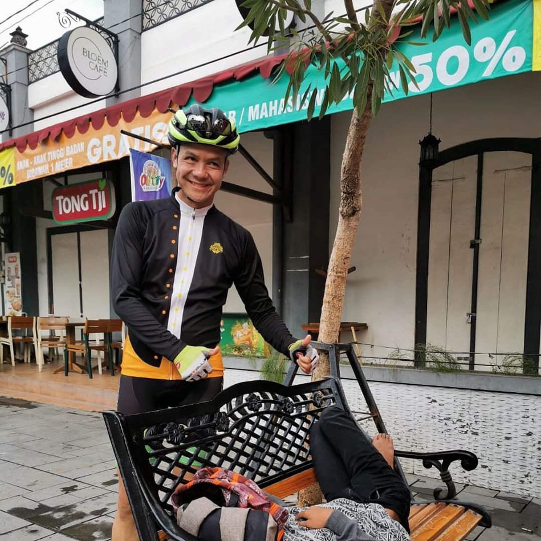 ganjarpranowo's tweet photo. Di pagi hari 010120 &amp; Yang tertinggal dari perayaan tahun baru di kota lama Semarang. Siapa yg tadi malam begadang? https://t.co/LuCQAbIM2o