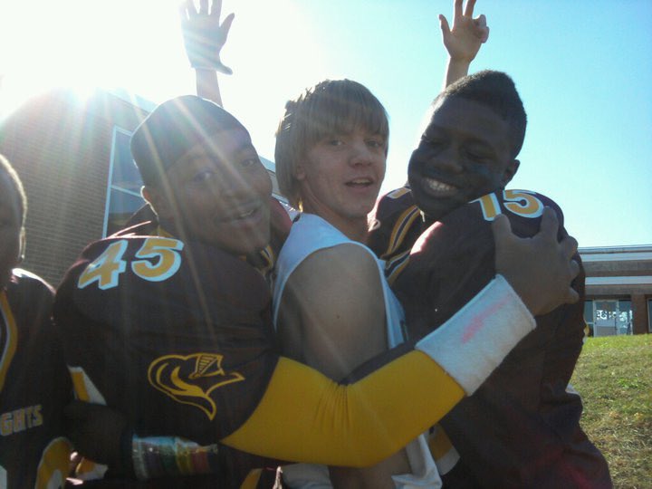 Noah__Marvin's tweet image. The only pic I could find from 2010 lol @sVosaf #PopT