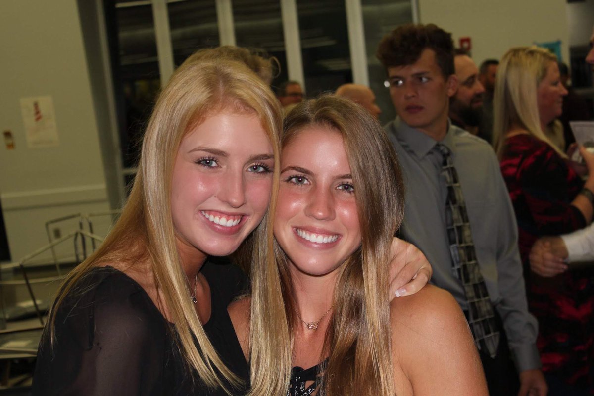 trinitypfaff's tweet photo. Happy birthday to my Irish Twin! Thx for being my fav little sister;) Hope you had a great day! Love you always! 🥳🥰🧡🤍💓 https://t.co/IM91TyvnX6