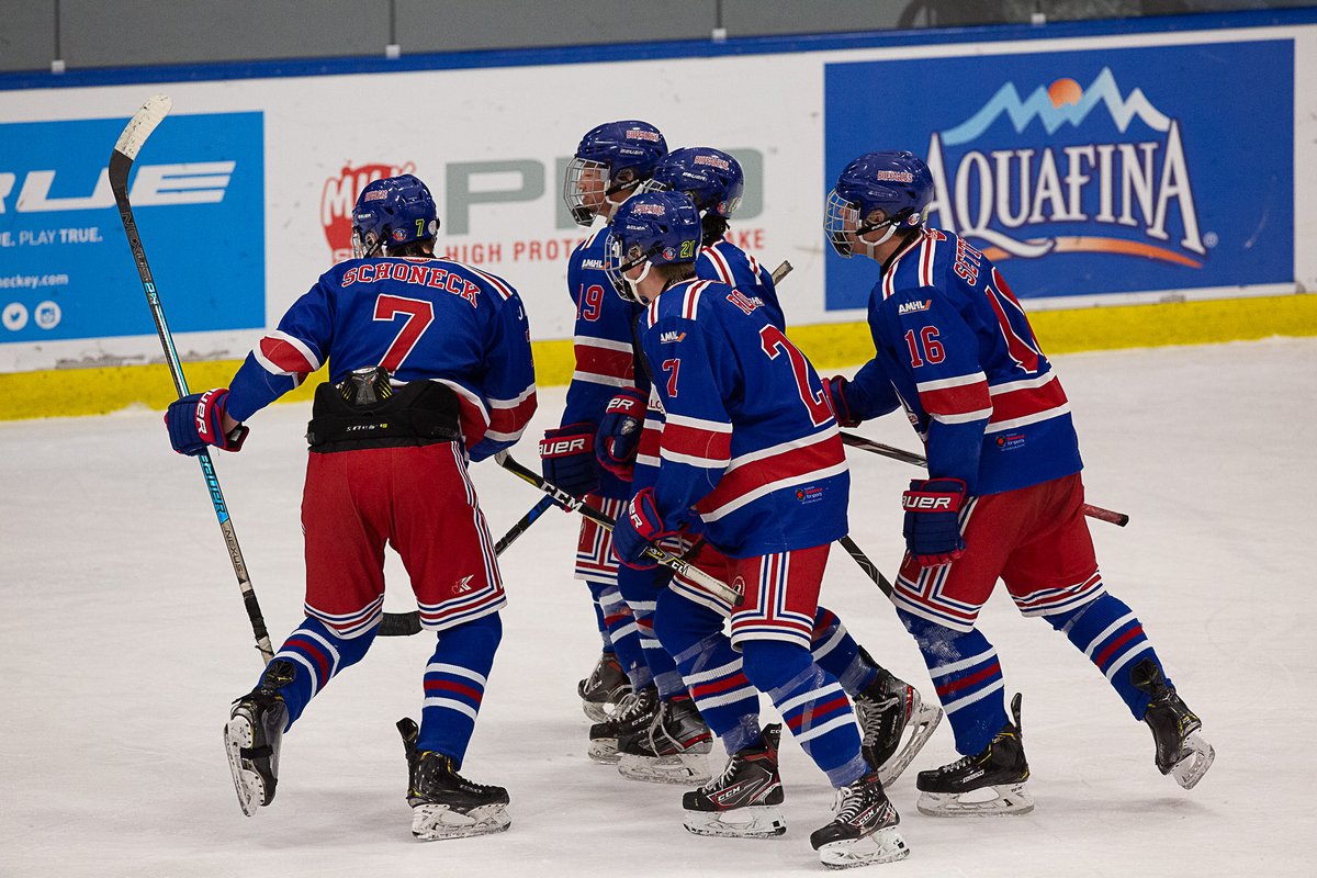 With two quick goals by Calgary Buffaloes D, Hale Schoneck, the <a href="/aaabuffs/">Calgary Buffaloes U18 AAA</a> take a 3-2 lead over the @cariboocougars in today's 2nd semi-final game at the @MacsTournament. 

#macstournament 
@circlekwestcan 
<a href="/CircleKStores/">Circle K Stores</a> 
#MacsTourney 
#MacsBuildingLeaders