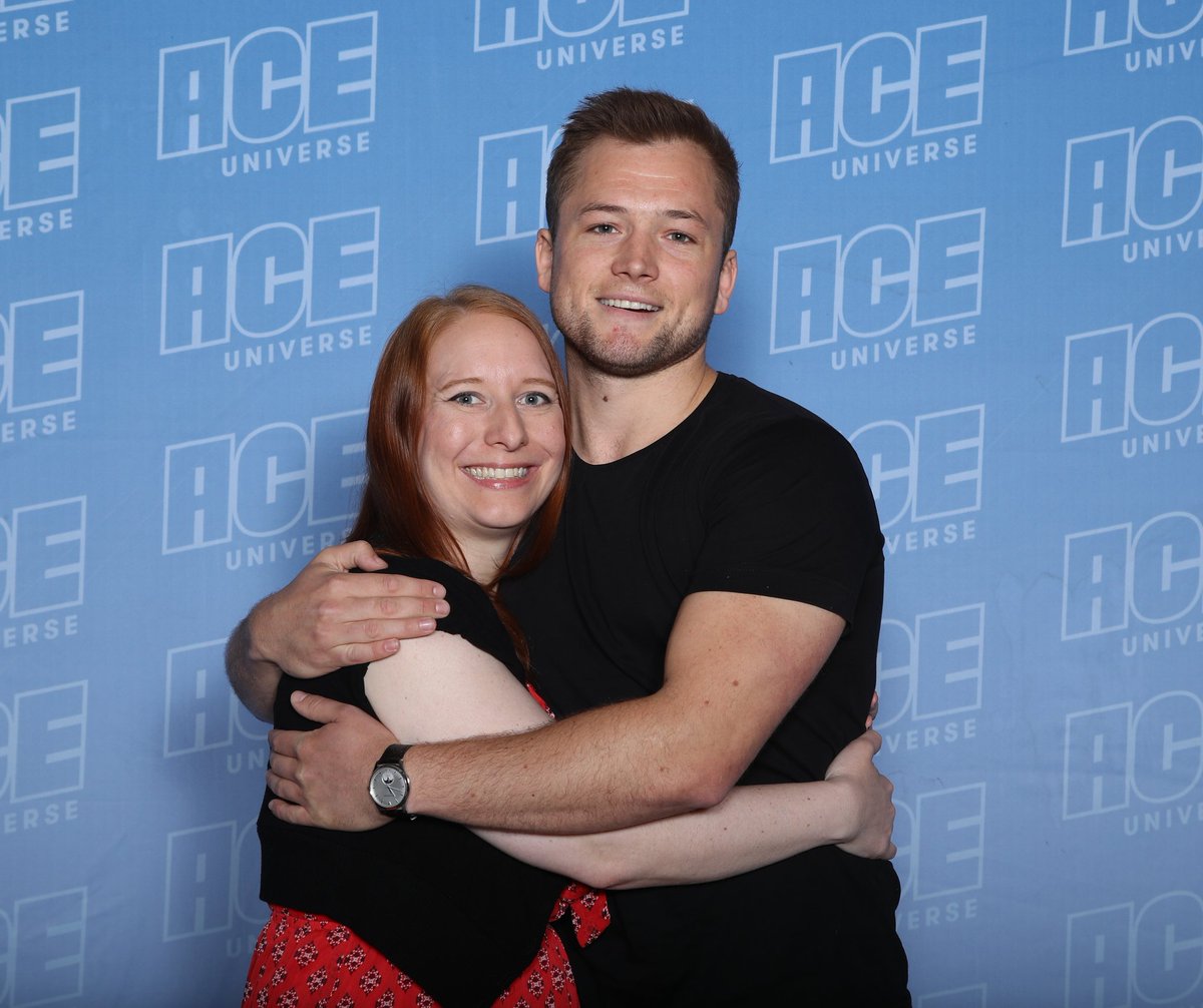 I got two more non-SPN ops this year with  @ChrisEvans amd  @TaronEgerton - who are two of the sweetest guys on the planet! When I choose who to admire, I choose well! 