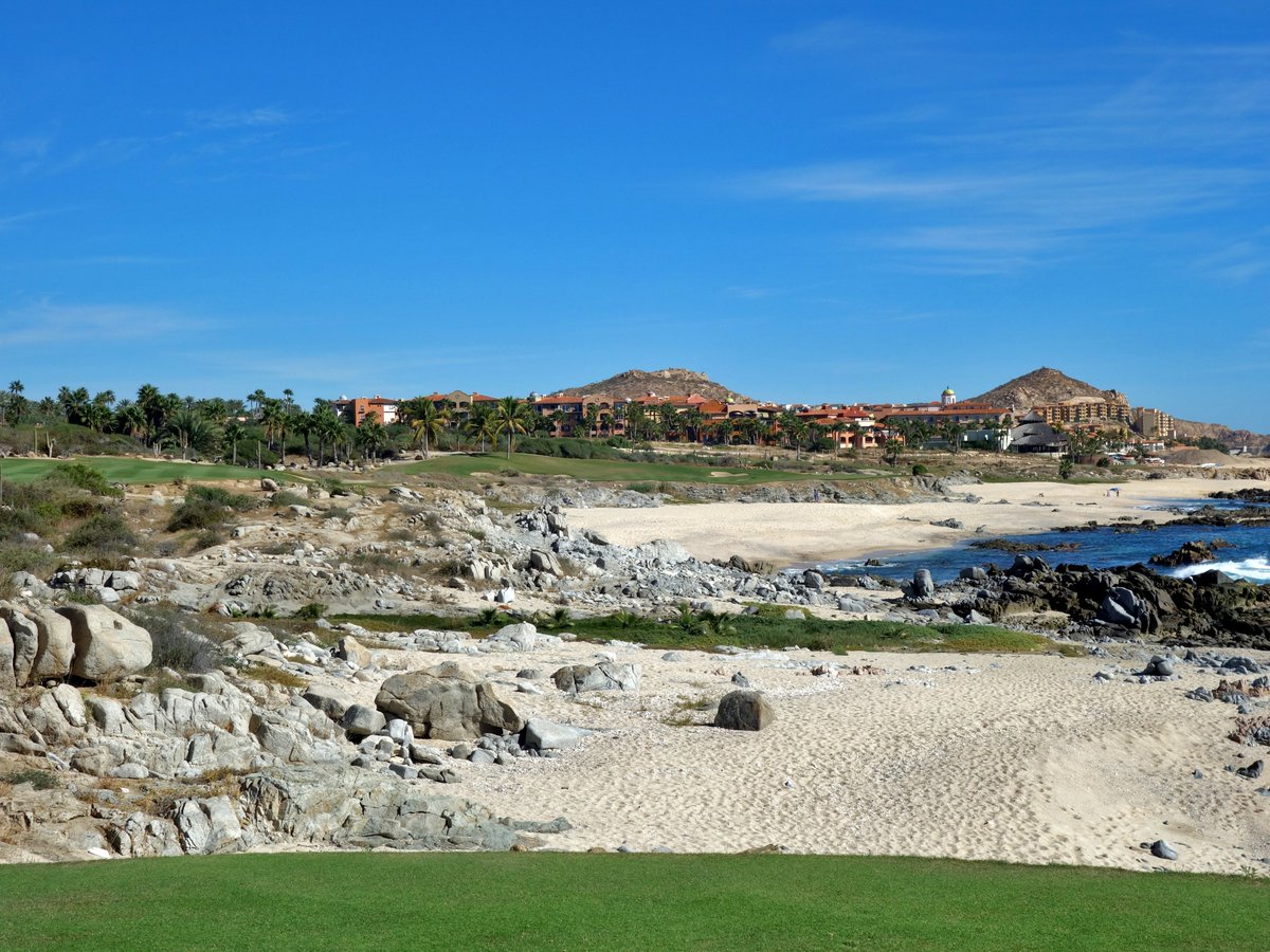 GolfCourseGurus's tweet photo. As the year comes to a close, I reflect on some of my favorite closing holes from 2019. #fallenoak @capewickham @pkcgc @cabodelsol https://t.co/yKZ1xnPt6X