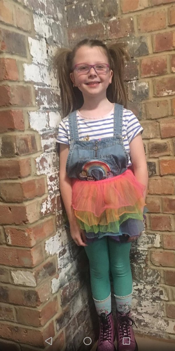 Sophie Hartley-Booth tweet media