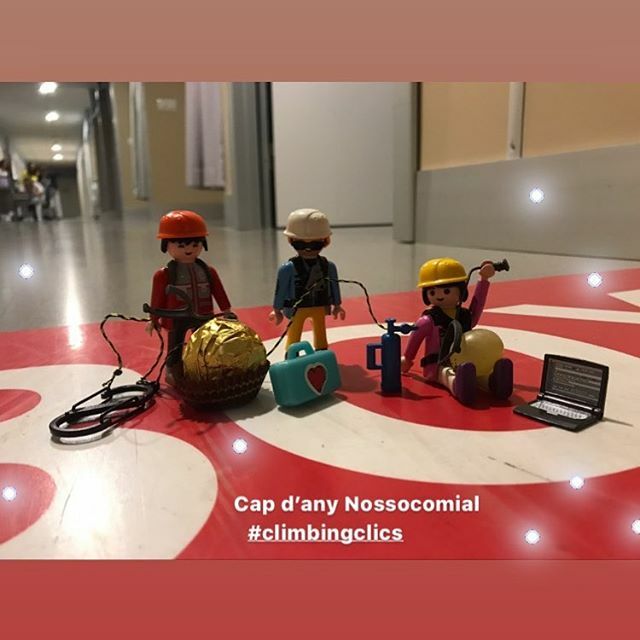 RoblesPerea's tweet photo. Fonendo al vent...i a viure el monent!!!!!!! #happynewyear #capdany2019 #benvingut2020 #climbingclics https://t.co/hZrDQXDMWi https://t.co/ucvO9kpadq