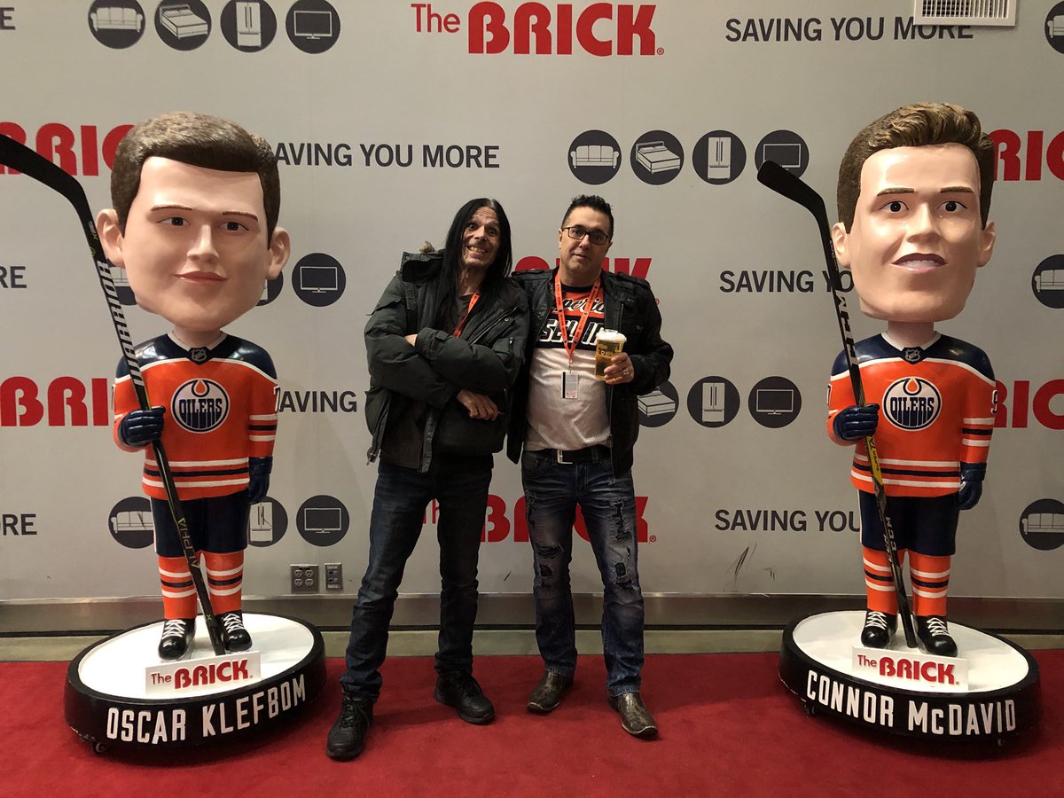 Atkeytech2005's tweet photo. #brickbestsests is what’s happening at #oilers with a buddy visiting from #wpg right on! https://t.co/na6W42wwj5