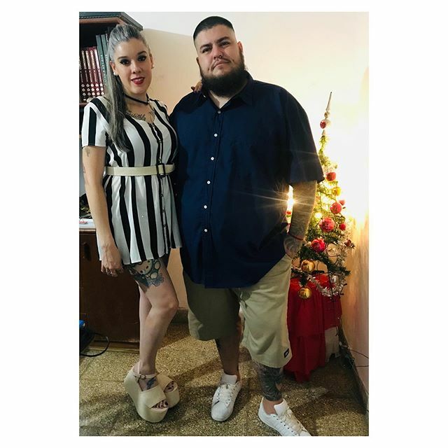 EstrellaAle25's tweet photo. 🥰 Esta noche les deseamos un 2020 lleno de felicidad 💪🏼, que todos los proyectos y deseos se cumplan... 🙏🏼
🥂Le damos la bienvenida a una década más!! esperando que traiga lo mejor para todos 🎉🎉 🥳 Muchas Felicidades!!! 🍾 *#AleyClau* https://t.co/MYTm8ObIwW https://t.co/JfAt1WWHdn