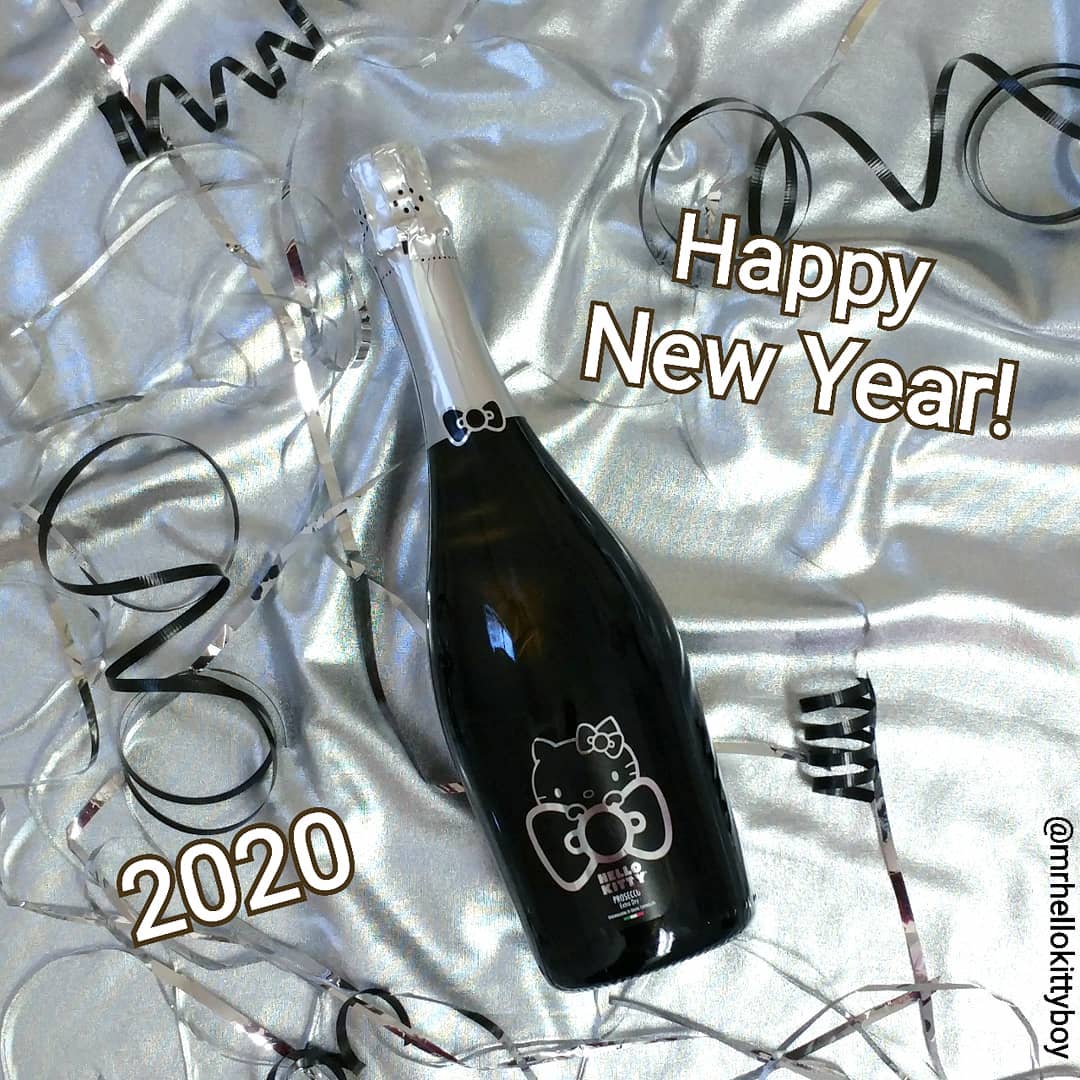 ✨😻🎀🍾🥂🎉✨ Happy2020! Let's Have a Great New Year! Enjoying the New Year with #HelloKitty Prosecco #HappyNewYear #NewYear2020 #HelloKittyWines #HelloKittyWine #Prosecco #sanrio #hellokittycollector #hellokittyforever #hellokittyfan #ilovehellokitty hellokittywines.com