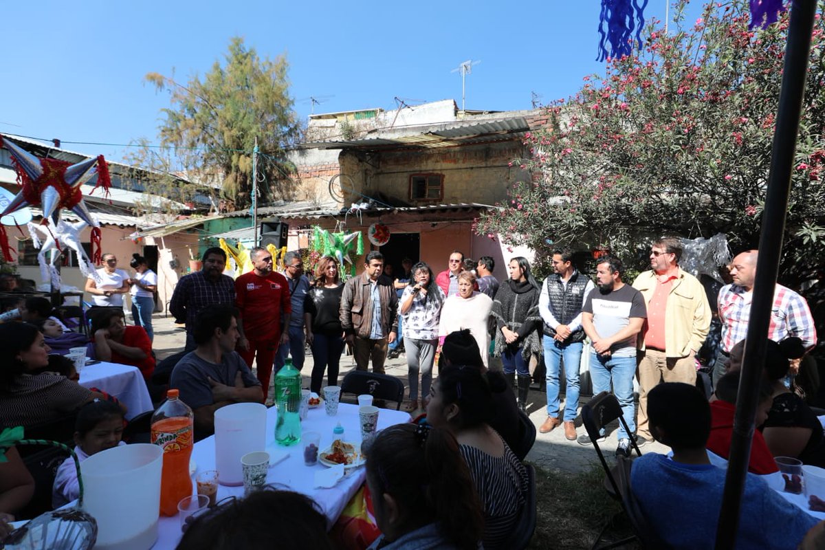 HegelCortes's tweet photo. Reunidos con las familias de la colonia #Anáhuac en compañia del equipo de la @AlcaldiaMHmx ,realizamos una gran #ComidaConCausa para celebrar estas fechas.
#MHelCorazónDeLaCapital https://t.co/XVdsgqqaol