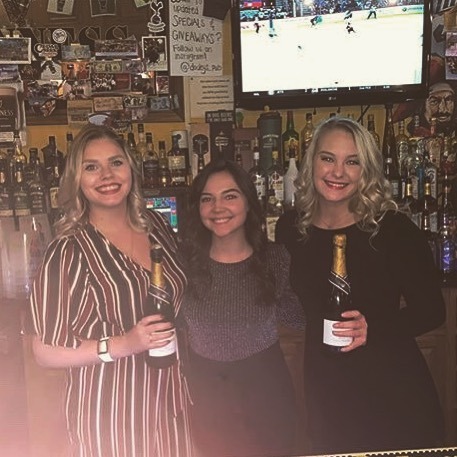 ecdooleys's tweet photo. Come ring in the New Year with us here at Dooley’s! We��ll have balloons, fun party hats & FREE champagne at midnight!! It’ll be a blast so you might as well start 2020 with us at the Pub #gottabehere #happynewyear https://t.co/W0UINNJ1oM https://t.co/C3VbD70vXt