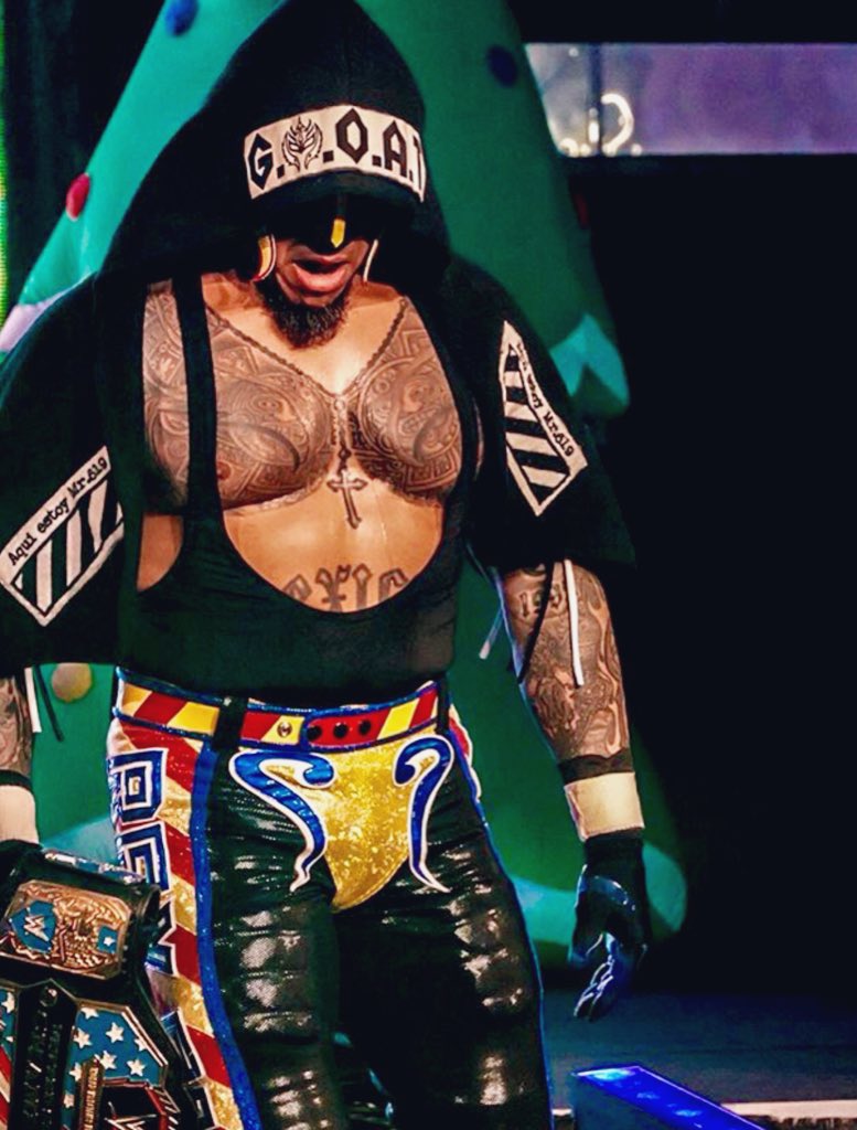 reyna_mysterio's tweet photo. my last post of 2019

because Rey 😍 

#HappyNewYear #ReyMysterio 

📷 @kimberlasskick https://t.co/dz9HJar6kT