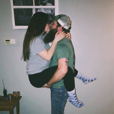 mackenizefowler's tweet photo. bringing in 2020 wine drunk with my favorite guy💗 https://t.co/WS77LsIoBx