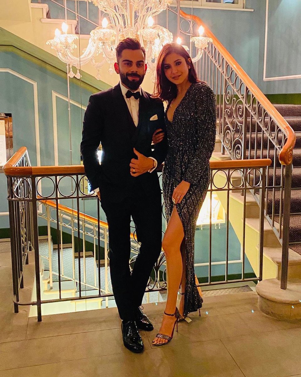 My mama, Anushka Sharma. That freaking rhymed. She served me sexy look for the first day of New year, she looks sexy in this black slit leg dress and damn, Virat Kohli in suits is tabaahi. Both of them looks so sexy and royal but also, cute. Virushka can keep my heart forever.