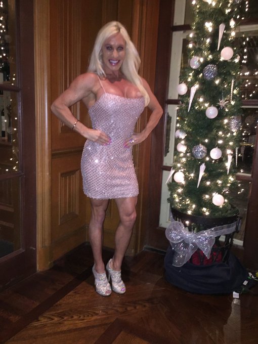#happynewyear2020 hosting My #NewYearsEve2020 party tonight! Love My shoes &amp; earrings from  @RJS00634383<a href="/tag/happynewyear2020"class="tags">#happynewyear2020</a><a href="/tag/newyearseve2020"class="tags">#NewYearsEve2020</a>