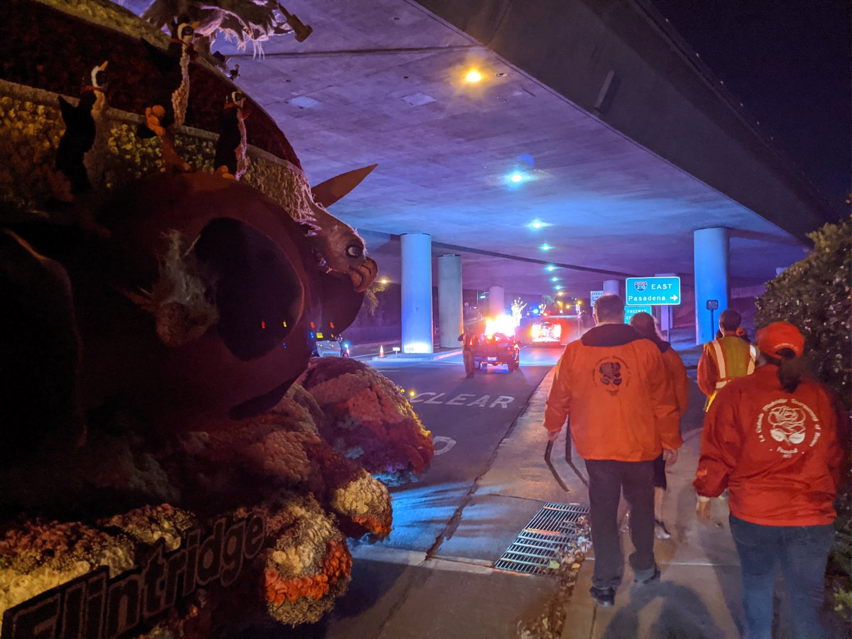 LCFloat's tweet photo. Convoy is happening! The #lcftra float drives all the way from La Canada to Pasadena to line up for the parade. Our satellite float is getting a little help on the way. #RoseParade https://t.co/bpQVJRj7t8