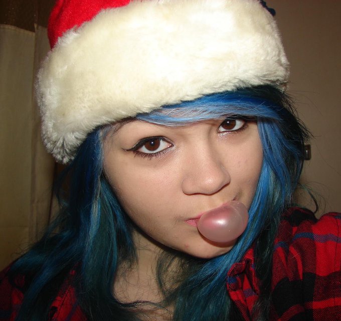 beginning of the decade vs. end of the decade 💕 i love myself (+ pink🥂) https://t.co/uByZoUIVTD