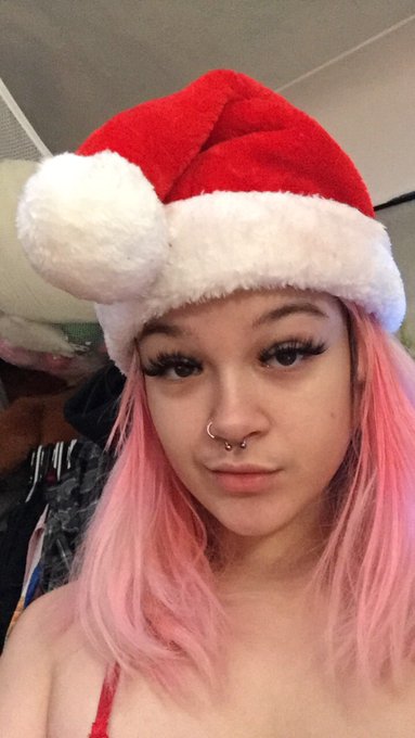 beginning of the decade vs. end of the decade 💕 i love myself (+ pink🥂) https://t.co/uByZoUIVTD