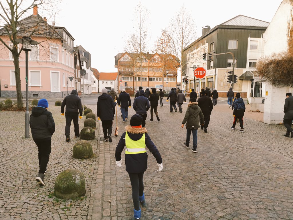 MPfungstadt's tweet photo. #AhmadiyyaNeujahrputz
#NeujahrWaqareAmal
#01.01.2020
#MKAPfungstadt https://t.co/lOZLeLeSP3 https://t.co/xKe2hmlTlo