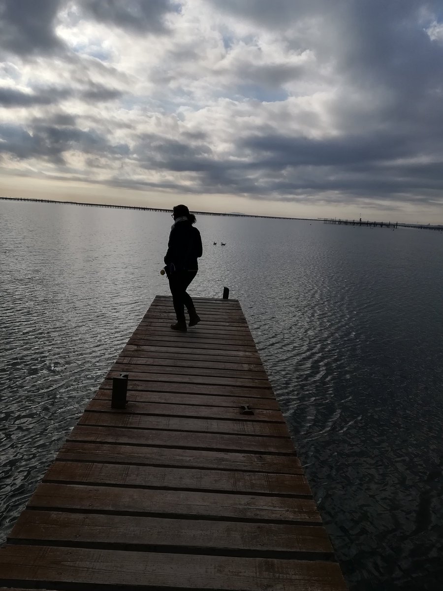 elena_monfort66's tweet photo. Acabem l'any davant del mar i recordem tots els moments viscuts. Enyorem les persones estimades que ja no hi són i brindem per elles! I desitgem que el 2020 ens porti pau, tranquil·litat i alegria i que sapiguem ser felices amb el que som i amb que fem. #capdany2019 #anynou2020 https://t.co/UXBcZUxWIF