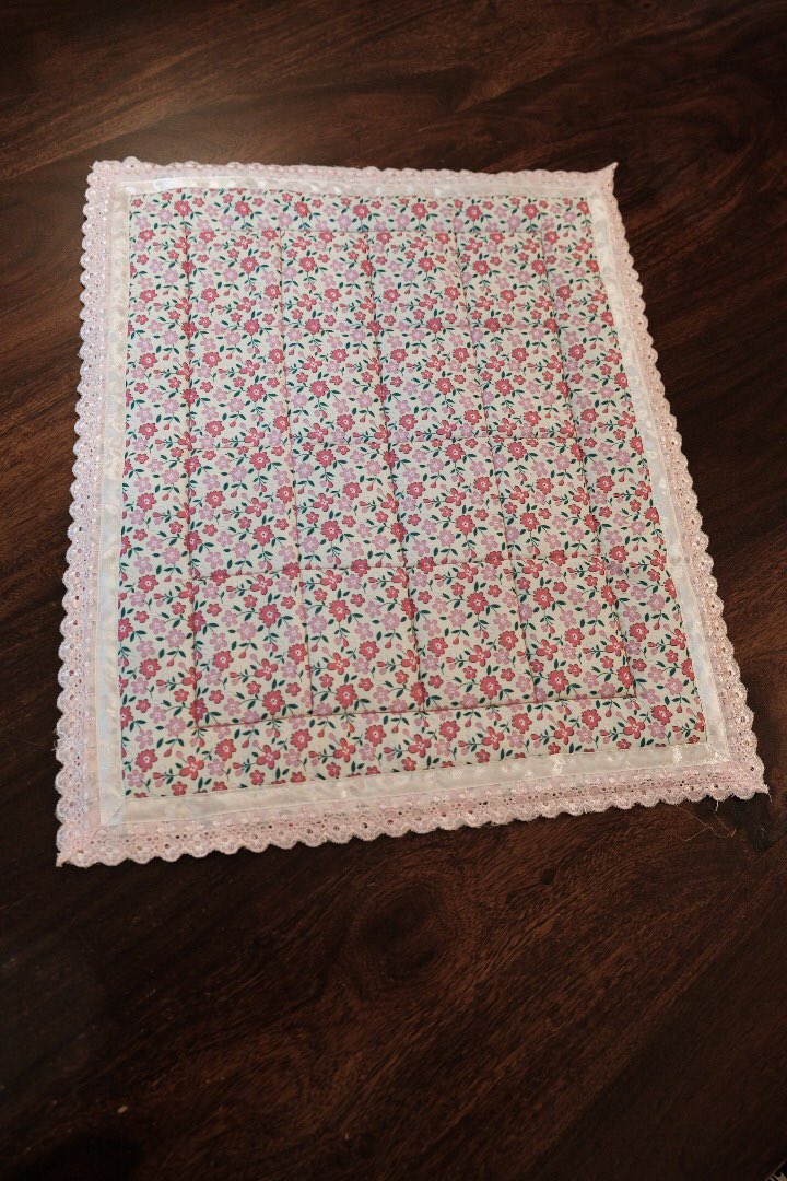 emeir_faizal's tweet photo. Hi guys, this new year my mum ada buat mini sejadah. Its really cantik and got lotsa corak and ada sponge didalam to make it more comfort bila sujud 😁 More design will be add soon. Satu RM25. Share and RT for my mum bisnes 🙌 Thank you https://t.co/sbzpKKGROt
