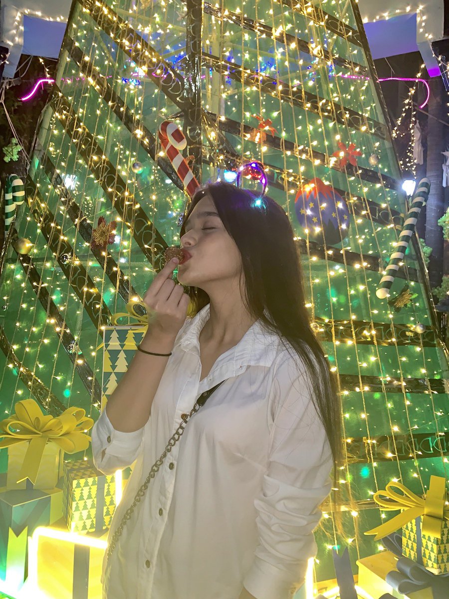 mscrizataa's tweet photo. "chOchOlaTe ghöUrL" ka girl??? ❤️ https://t.co/QvnYyZtJlT