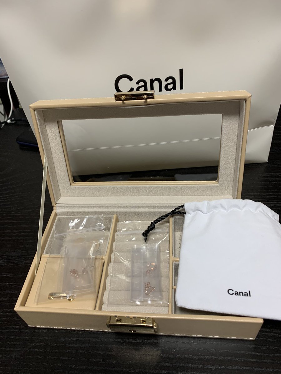 Gahi Twitterren Canal4 の福袋 福袋だけど ピアスセットかピアスとブレスセットのどちらかを選べる ピアスセットなら 鍵付き アクセサリーボックス付き 個数少なかったから 買えて良かった Canal Canal4 福袋 福袋ネタバレ 福袋 カナル4 C