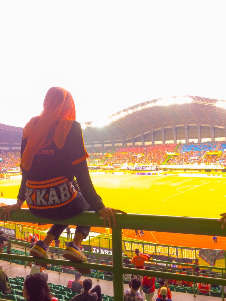 ananvsa's tweet photo. 2020:saya siap dengan kejutan kejutanmu,semoga banyak hal baik yang terpeluk pada tahun ini,niat niat baik dipermudah dan mimpi mimpi satu persatu terpenuhi. Bismillah. https://t.co/urQlIOVKk3