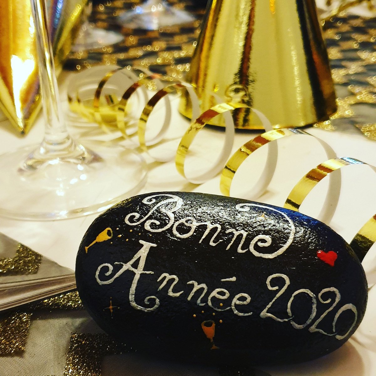 <a href="/Mongalet85/">Mon Galet de Vendée</a> vous souhaite ses Meilleurs Vœux 2020 ! #nouvelan2020 #voeux2020 #2020NewYear #galetspeints #madeinvendee