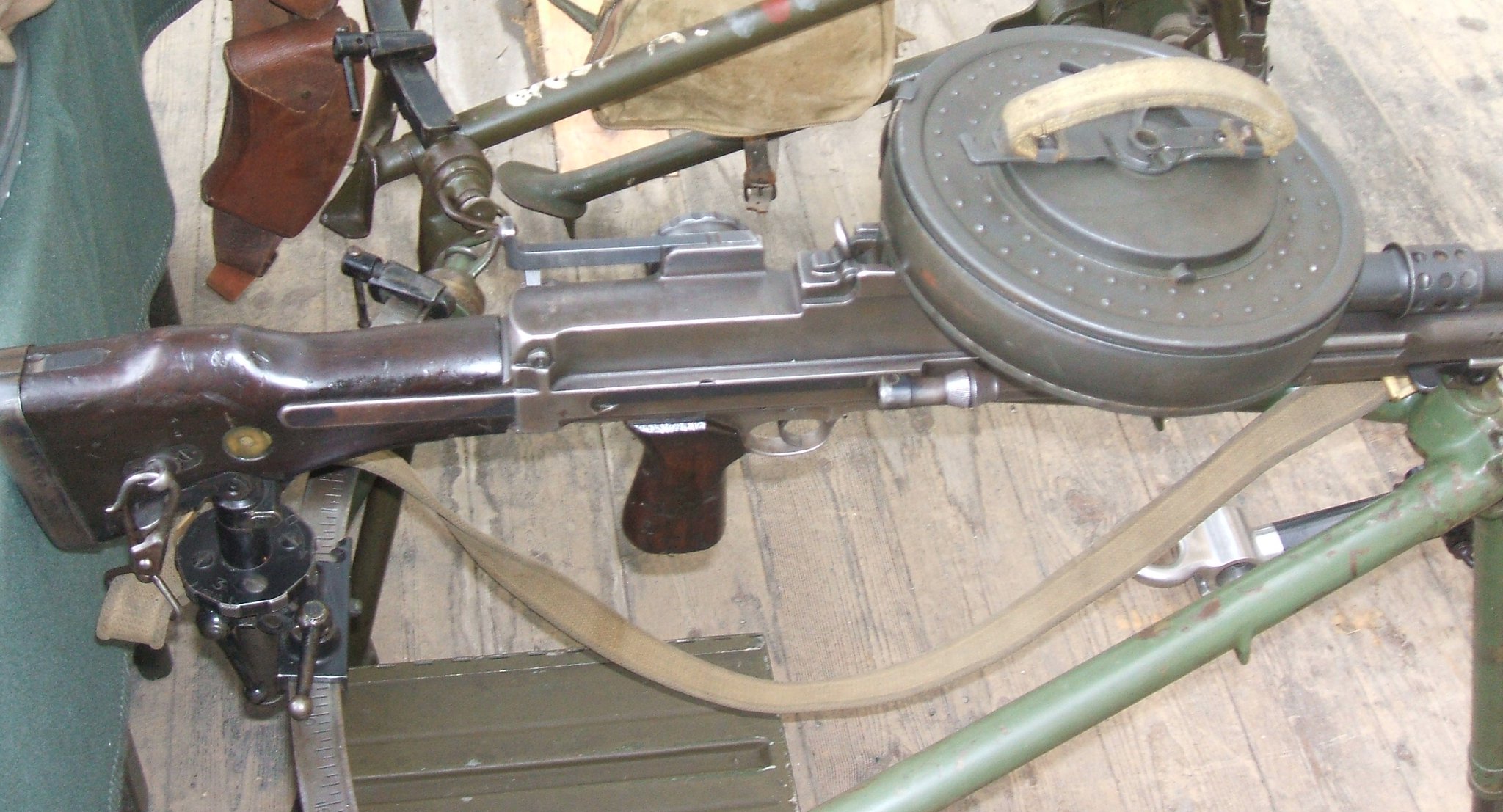 マドセン機関銃/ブレン軽機関銃の革マガジンケース WW2 基地司令@軍用車コレクター on X: 
