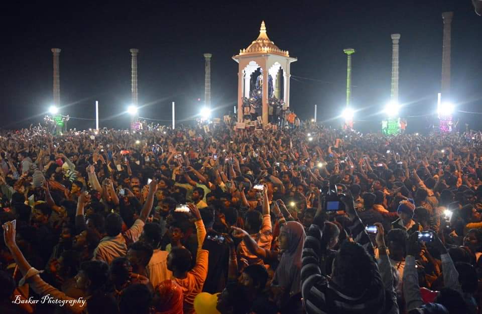 sdpitnhq's tweet image. புத்தாண்டை வரவேற்போம்! குடியுரிமை திருத்த சட்டத்தை தூக்கி எறிவோம்! புதுவையில் புத்தாண்டு கொண்டாட்டத்தின் இரவில் நடைபெற்ற போராட்டத்தில் புதுவை மாவட்ட எஸ்.டி.பி.ஐ. கட்சியினர் திரளாக கலந்து கொண்டனர். 

#CitizensProtest #NoCAA #NoNRC #NewYearProtest #SDPIAgainstCAA #SDPIAgainstNRC