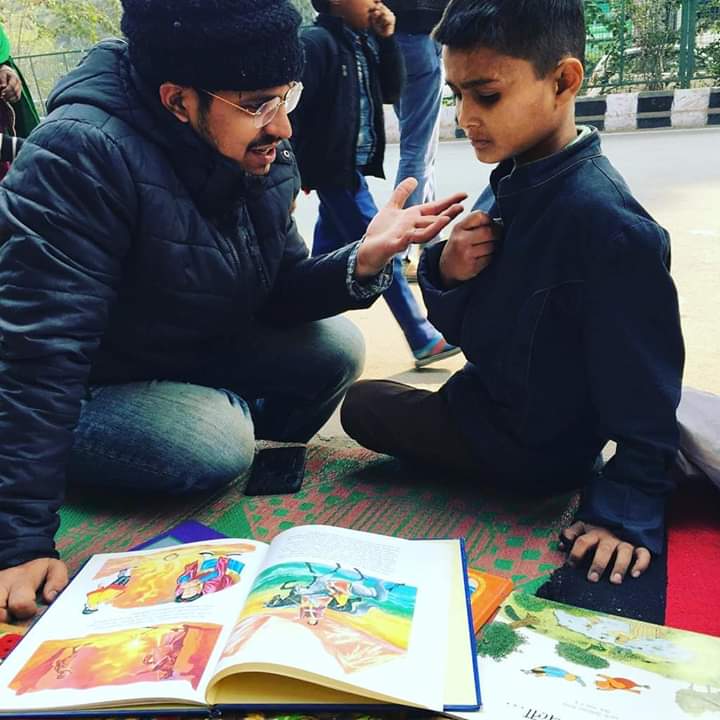LaraibNeyazi's tweet photo. #ReadForRevolution
#JamiaMovement is a movement for social transformation and nation building.
"हम होंगे कामयाब एक दिन, पूरा है विश्वास हम होंगें कामयाब एक दिन" https://t.co/EMzL9kccMx