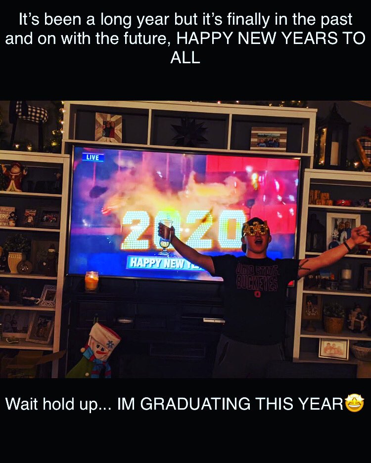 alight7111's tweet photo. Happy New Years everybody I hope y’all have a good one this year🥳🤩 https://t.co/sTul3zQQau