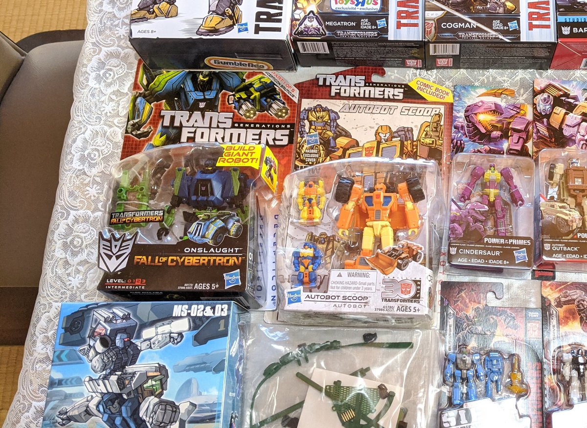 ノンスト福袋届いたにゃあ!
合体要員をバラで入れるにゃあ!
バンブルビーは欲しかったから普通に嬉しいにゃあ! 