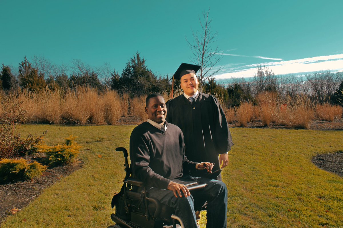 makingmpact's tweet image. Is there any better way to end 2019 than by congratulating  one of HMP’s Leaders Of Tomorrow? Tony Luu has earned his Business Degree from UMKC Block Business School. 2020, Law School!