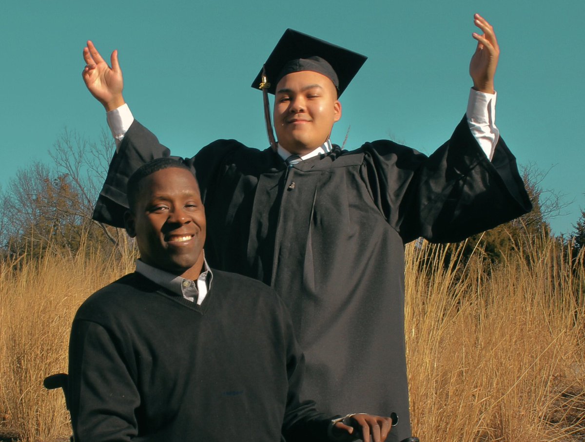 makingmpact's tweet image. Is there any better way to end 2019 than by congratulating  one of HMP’s Leaders Of Tomorrow? Tony Luu has earned his Business Degree from UMKC Block Business School. 2020, Law School!