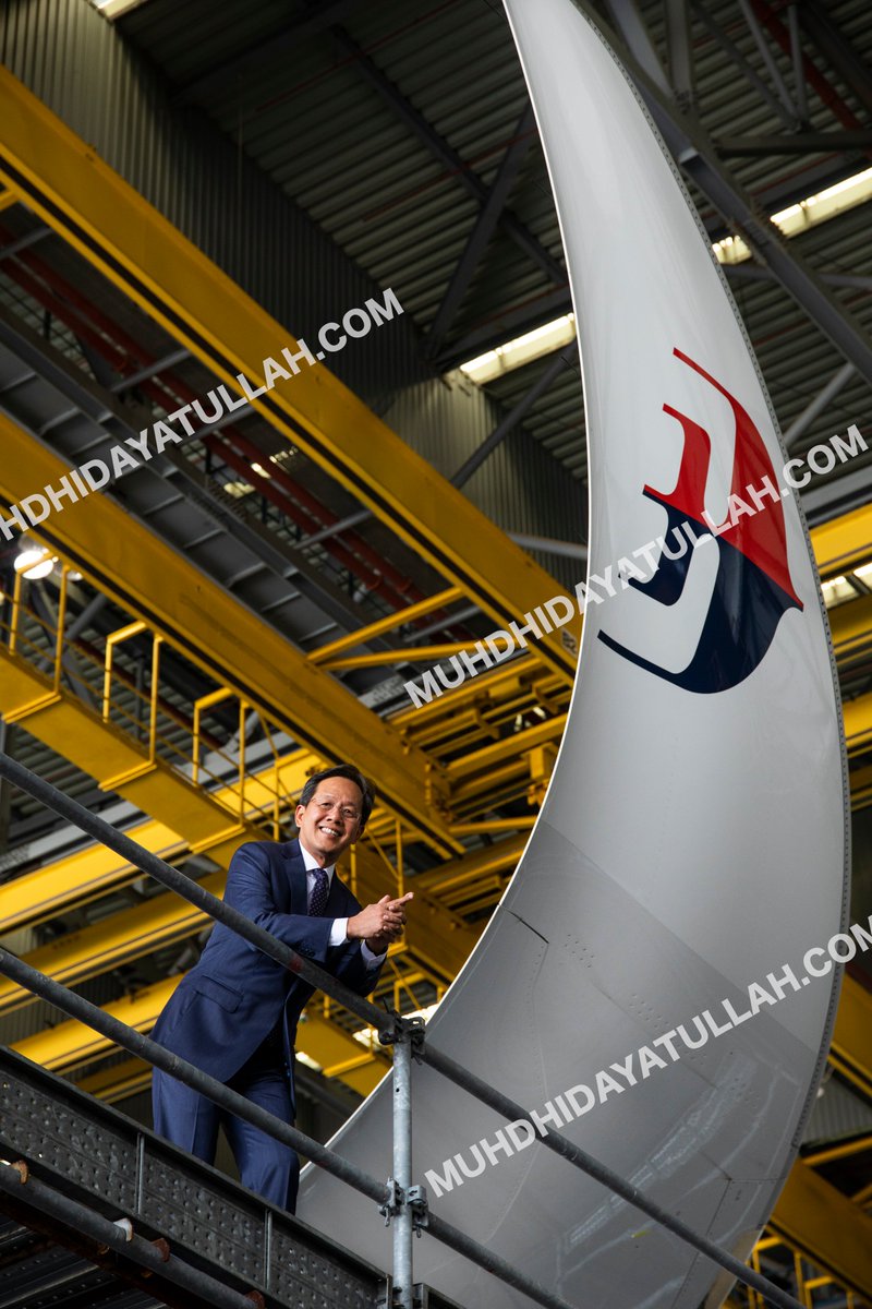mhidayatullah__'s tweet photo. Akhirnya, Tahun 2020.
 
Cover depan Magazine Malaysia Airlines @MAS January 2020.Ada 5 mukasurat yg ada gambar diambil oleh aku.

Mula2 shoot Portrait CEO MAS lepas itu dpt shoot cover depan.

Siapa yang naik MAS nnt,jgn lupa ambilkan gambar &amp; baca. Jgn ambil Magazine pulak. https://t.co/Zd7d6fNec2