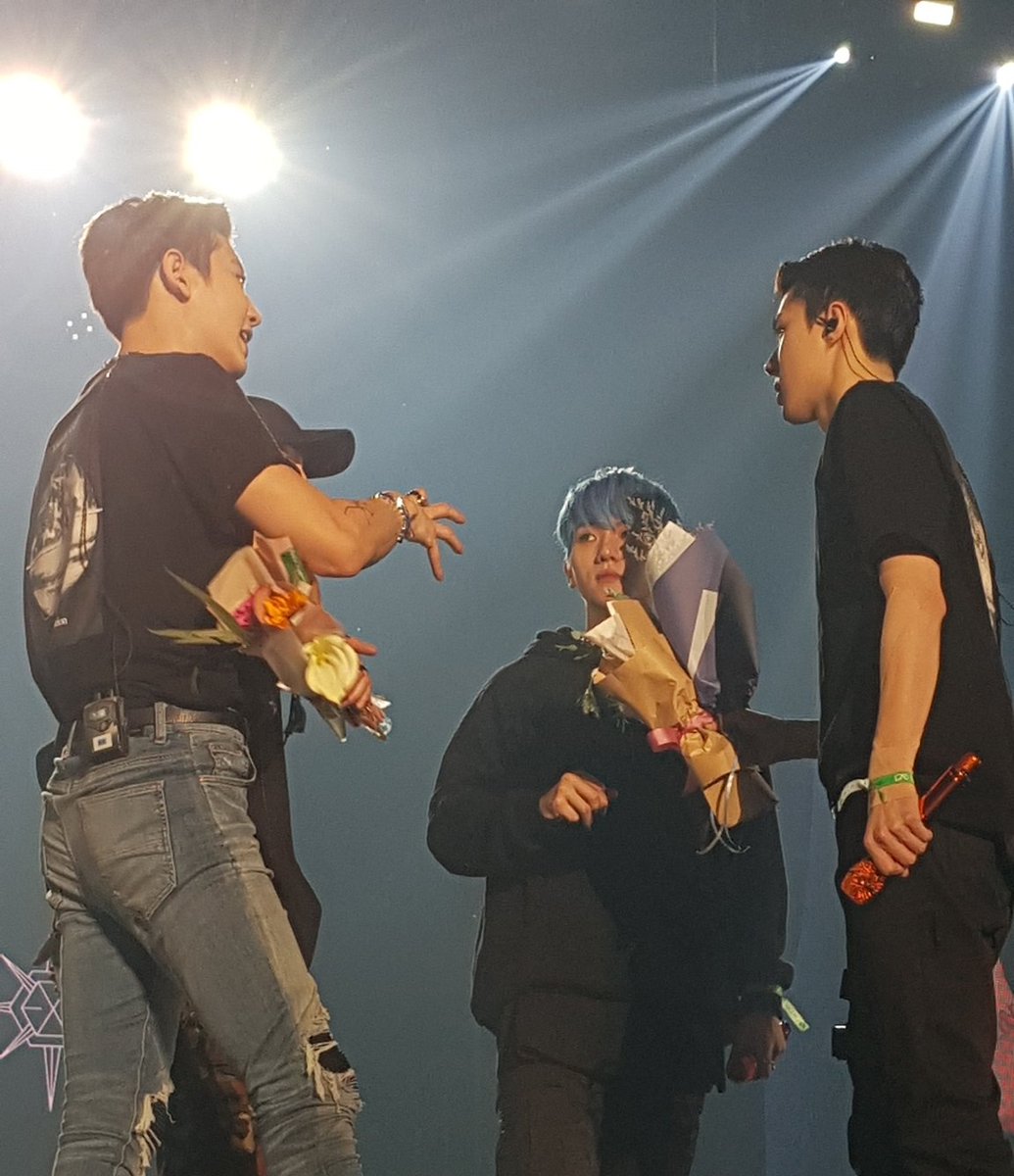 exols_my's tweet photo. [BREAKING] #Dispatch 

DISPATCH revealed that EXO's Sehun and EXO's Chanyeol is fighting over EXO's Baekhyun... https://t.co/GptNo63lNG