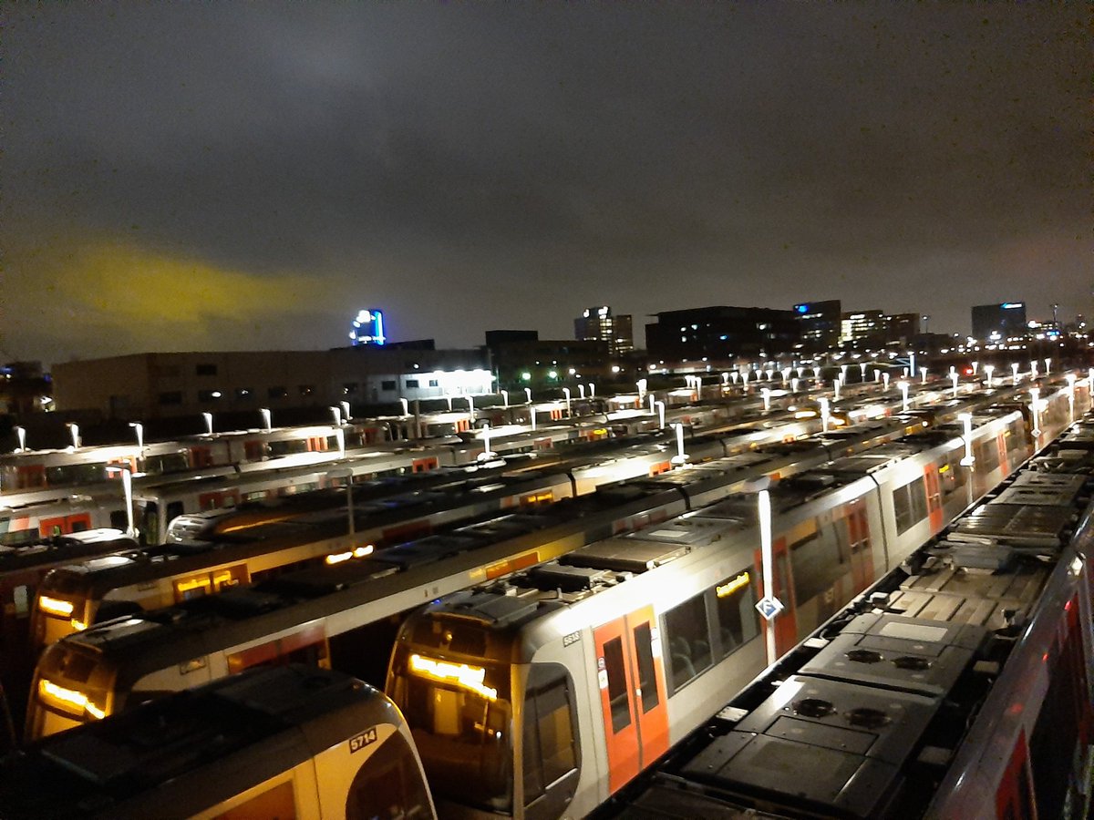 Ed35893841's tweet photo. Goedemorgen even werken op mijn verjaardag vroege dienst op cts wagen doen en iedereen de beste wensen voor 2020. https://t.co/VDE8duAfHS