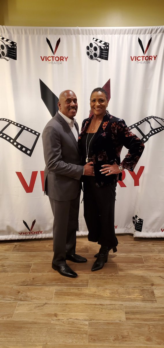 harrietroberson's tweet photo. Happy New Year from the Robersons. Wishing you Perfect 2020 Vision
#TeamRoberson https://t.co/OQtSCUVSjl