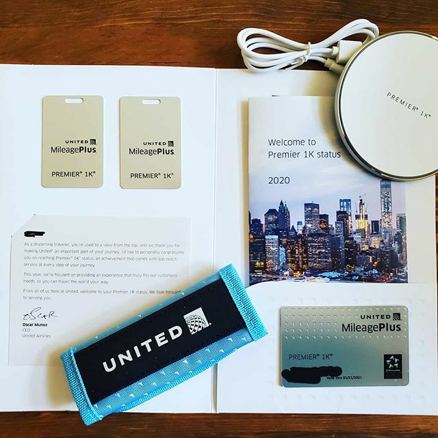 techsavvytrvlr's tweet photo. Thank you @united for the 1K gift. I'm a bit disappointed that the coaster tradition isn't continuing but I will definitely find some use for this witless charger!

#unitedairlines #united1k #mileageplus #premier1k #travellife #jetsetter #noyellowbaghand… https://t.co/QiSSckWrtL https://t.co/b6GtnnSn1s