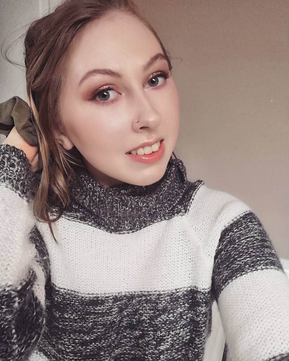 lizzylovescows's tweet photo. Loved this look using @purcosmetics crystal clear ultimate face palette 😍 #makeup #face #beauty #eyeshadow #palette #love #followforfollow #follobackforfolloback #follo4folloback https://t.co/adPi1imMvv