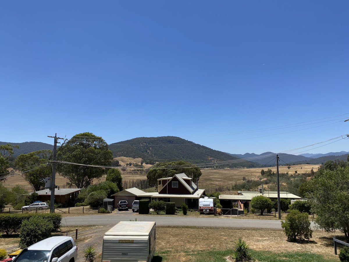 Brian_Peel's tweet photo. All that land between the mountains and houses is Lake Howqua. It’s bone dry... but we don’t have a climate change problem do we @ScottMorrisonMP? #Howqua #AustraliaFires #Drought #auspol https://t.co/LN7qn1gQtG