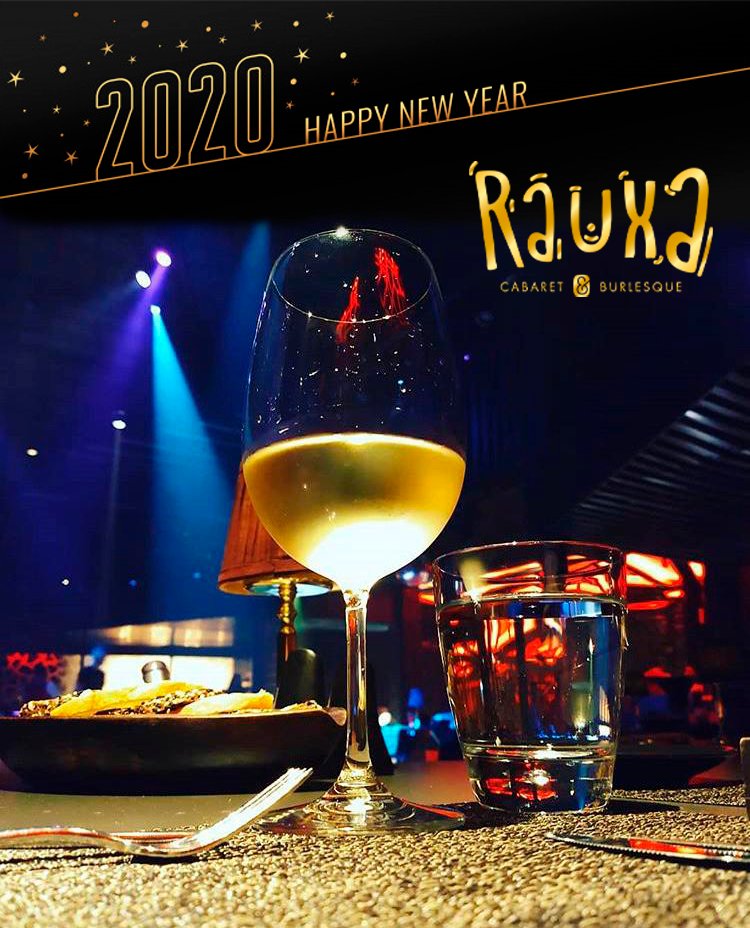 🥂 💃 #Sweeties, queremos desearles un año de muchísimo amor, muchísima diversión y mil nuevas aventuras que transformen su vida en lo que siempre han deseado. 🥂 ✨ 

Love forever, RAUXA! 🖤 ✨