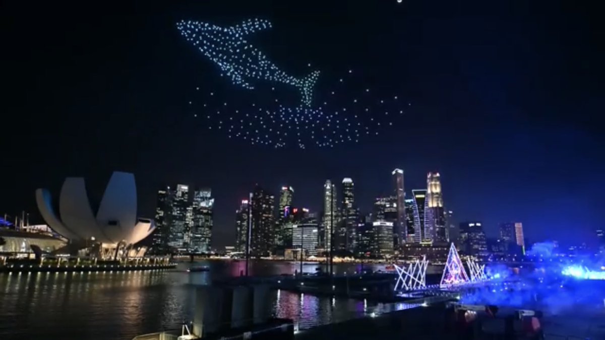 nthiru28's tweet photo. #500Drones used for #NYE2020 CountDown at @marinabaysands in Syonan-to

@SachinSanghe 
@ShefVaidya 
@arunbtgbd https://t.co/3qR9zvLkdo