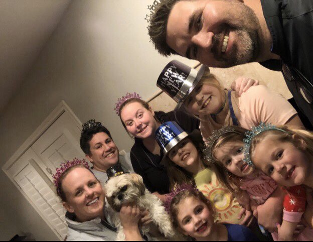 GriffinGonzalez's tweet photo. #LoneStarNYELive #GonzalezGang #BergerBunch https://t.co/zkw28cn2iA