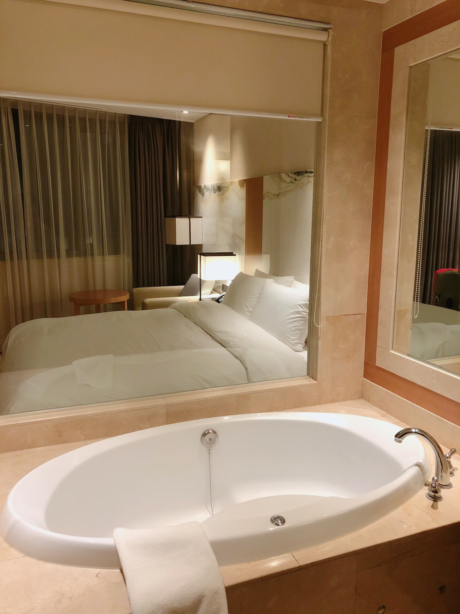 勇者まゆ 今回は 西面 の Arbanhotel に宿泊しました お部屋は広く コンセントもたくさん シャワーブース トイレ バスタブは全部ドアで分かれていて ジャグジー付き 快適すぎて次もここに泊まりたい 韓国旅行 Busan 부산 아르반호텔