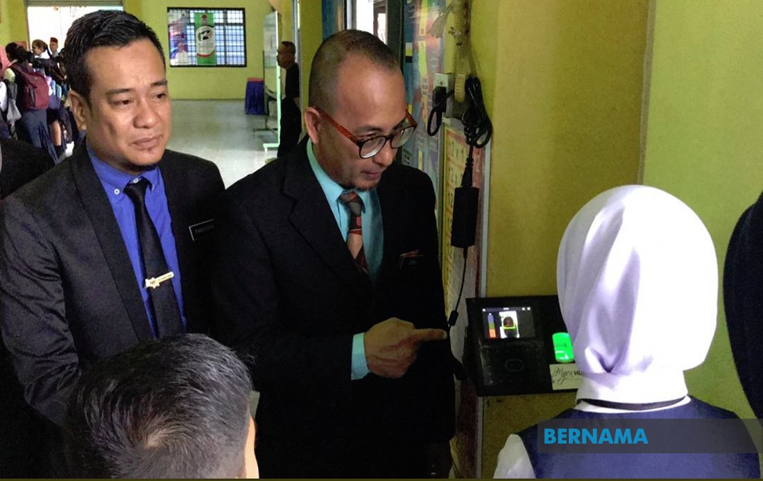 bernamadotcom's tweet photo. SK Taman Perling uses facial scanner to record attendance
#technology #facialscanner
https://t.co/LEtdzSeub4 https://t.co/poN2Tv3wNv