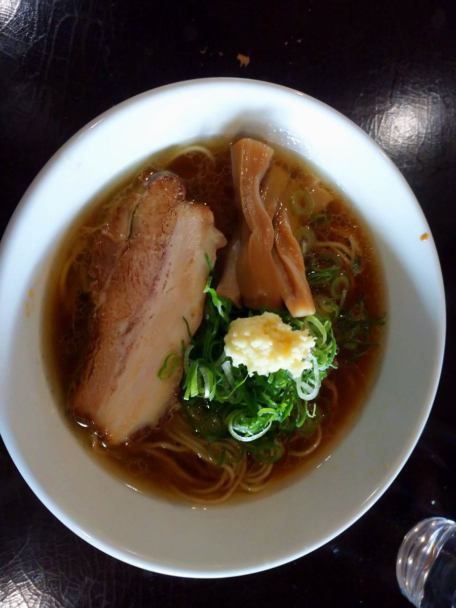 QL3iva0jWmBxFZ7's tweet photo. 中之条 らーめんダイニング庵
⭐二郎らーめん
⭐鶏生姜そば
改めてまして 明けましておめでとうございます🎍沢山のコメントありがとうございます🥰
新年最初のらーめんはやはりここ庵さんへ❗久しぶりだったけど やはりウマイ！相変わらずの大盛況 年末の再放送の影響？ご馳走様！ https://t.co/ZJkwEI3RUx
