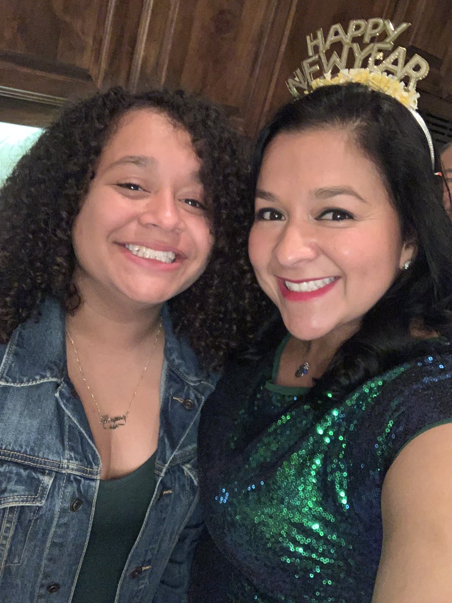 LauraZamarripa1's tweet photo. #LoneStarNYELive https://t.co/wOpJkgt87G