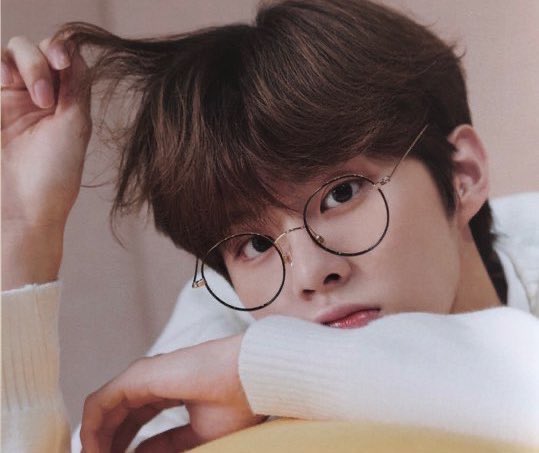 flo8_mo's tweet photo. 원잇키트 김우석🐱 https://t.co/sMGRBmFHL7